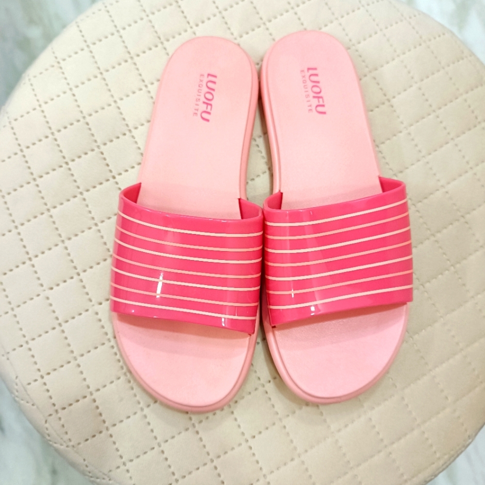 Rubber slippers - Picture 1 of 8